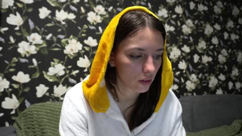 Snapshot of your_little_flexible_girl chatting on 8, 2, 2025 Meri online show from 8, 2, 2025