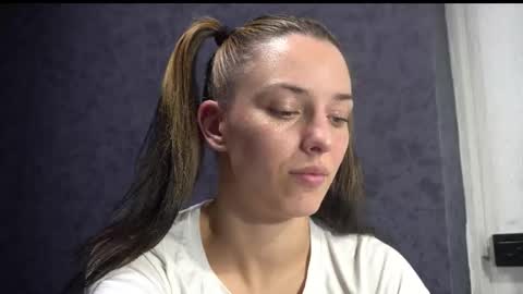 Snapshot of your_little_flexible_girl chatting on 3, 12, 2025 Meri online show from 3, 12, 2025