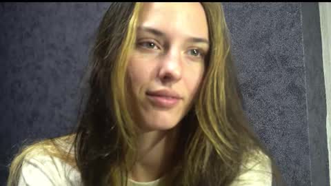 Snapshot of your_little_flexible_girl chatting on 4, 12, 2025 Meri online show from 4, 12, 2025