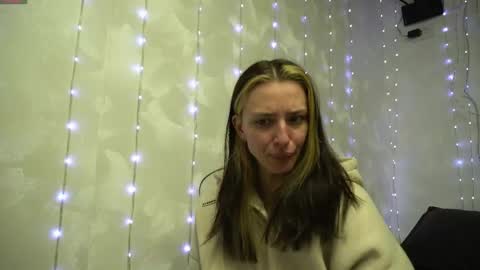 Snapshot of your_little_flexible_girl chatting on 28, 4, 2026 Meri online show from 28, 4, 2026