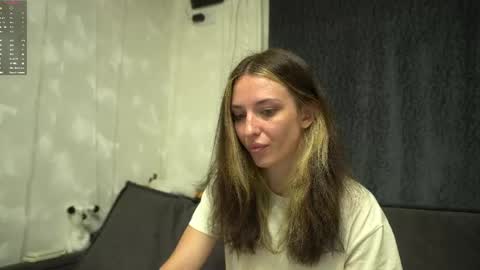 Snapshot of your_little_flexible_girl chatting on 30, 5, 2026 Meri online show from 30, 5, 2026