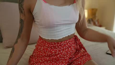 Snapshot of your_poison_girl chatting on 7, 6, 2026 Helena online show from 7, 6, 2026