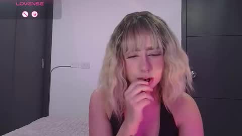 Snapshot of your_rosalie chatting on 10, 9, 2025 your_rosalie online show from 10, 9, 2025