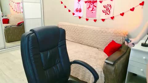 Snapshot of your_tender_doll chatting on 11, 9, 2025 Alice online show from 11, 9, 2025