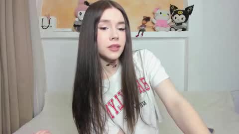 Snapshot of your_tender_doll chatting on 2, 11, 2025 Alice online show from 2, 11, 2025