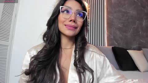 Snapshot of yourcutemolly chatting on 28, 1, 2025 Selena online show from 28, 1, 2025