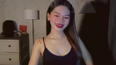 Snapshot of yourfavoratesunshine chatting on 12, 11, 2025 Sunshine online show from 12, 11, 2025