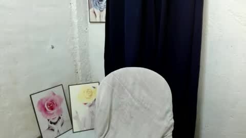 Snapshot of yourlove_regine chatting on 30, 9, 2025 Regine online show from 30, 9, 2025