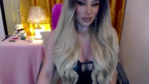 Adriana Maxwell online show from 7, 6, 2026