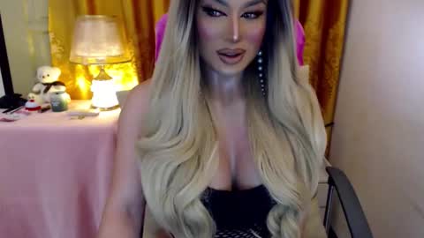 Adriana Maxwell online show from 8, 6, 2026