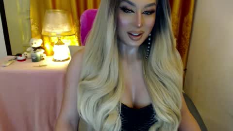 Adriana Maxwell online show from 10, 6, 2026