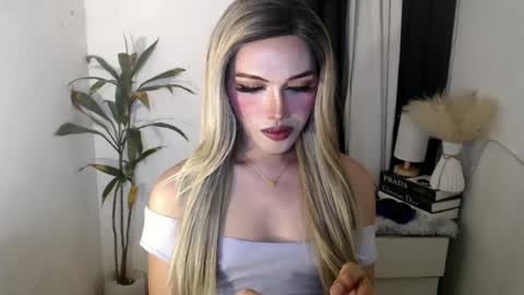 TIFFANY SUCKING QUEEN online show from 11, 6, 2026