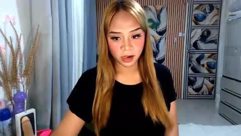Snapshot of yourqueen_kaye chatting on 26, 5, 2026 kaye online show from 26, 5, 2026