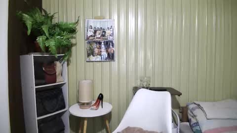 yoursubmissive_larah online show from 28, 4, 2026