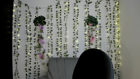 yoursweetsin16 online show from 23, 4, 2026