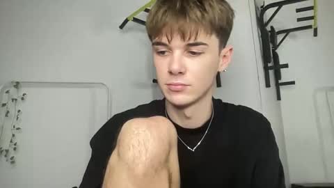 Snapshot of yoursweetyguy chatting on 19, 12, 2025 yoursweetyguy online show from 19, 12, 2025