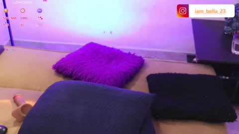 Bella- Independert Model online show from 3, 2, 2025