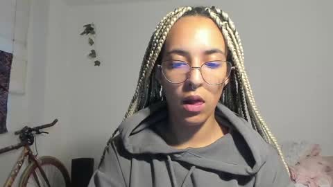 elizabeth  ju   online show from 27, 12, 2024