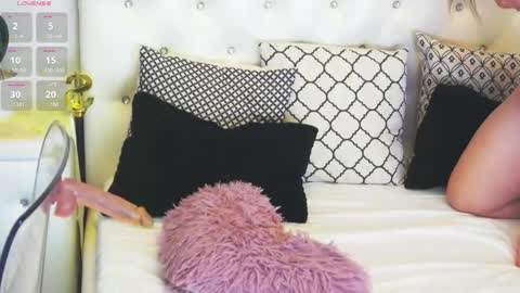 Yssabel online show from 24, 4, 2026