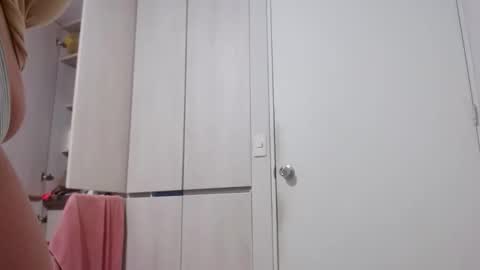 yuliana_25 online show from 4, 4, 2026