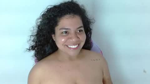 Snapshot of yulissa18 chatting on 5, 1, 2025 Yuli and SaraIndependent model online show from 5, 1, 2025