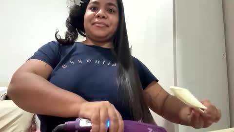 Snapshot of yulissa18 chatting on 13, 10, 2025 Yuli and SaraIndependent model online show from 13, 10, 2025