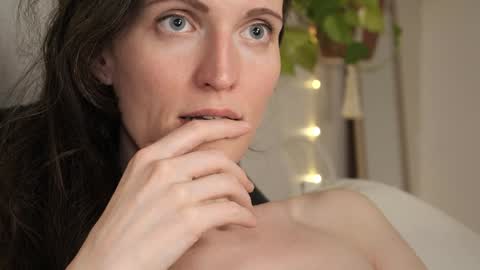 Snapshot of yulladao chatting on 4, 2, 2025 yulla dao online show from 4, 2, 2025