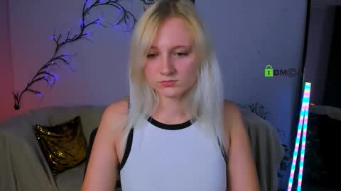 yume_sakura_ online show from 23, 9, 2025