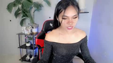 CALL ME YUMLEXX online show from 27, 7, 2026