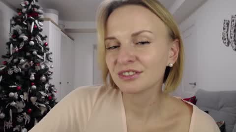 Snapshot of yummylilya chatting on 5, 1, 2025 Lillya online show from 5, 1, 2025