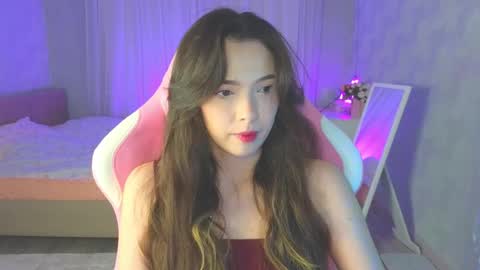 Snapshot of yuna_sunshy chatting on 21, 11, 2025 Yuna online show from 21, 11, 2025