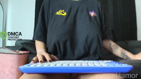 Snapshot of yungelitamor_ chatting on 5, 11, 2025 ELITA online show from 5, 11, 2025