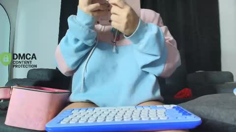 Snapshot of yungelitamor_ chatting on 11, 11, 2025 ELITA online show from 11, 11, 2025