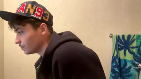 Snapshot of yungstudbev chatting on 12, 1, 2025 yungstudbev online show from 12, 1, 2025