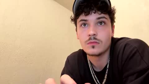 Snapshot of yungstudbev chatting on 23, 10, 2025 yungstudbev online show from 23, 10, 2025