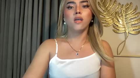 Snapshot of yvonne_guidotti chatting on 3, 12, 2024 Miss Cali online show from 3, 12, 2024