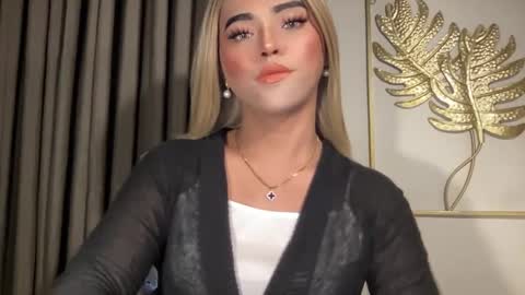 Snapshot of yvonne_guidotti chatting on 4, 12, 2024 Miss Cali online show from 4, 12, 2024