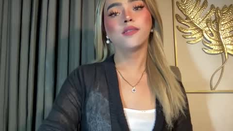 Snapshot of yvonne_guidotti chatting on 6, 12, 2024 Miss Cali online show from 6, 12, 2024