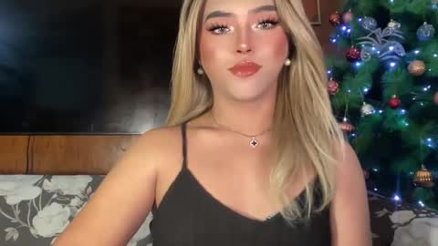 Snapshot of yvonne_guidotti chatting on 10, 12, 2024 Miss Cali online show from 10, 12, 2024