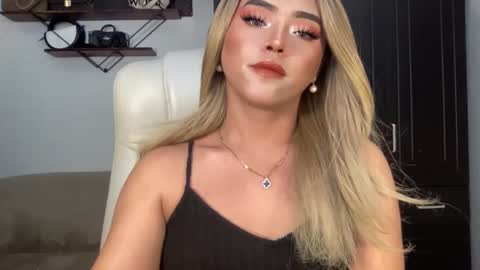 Snapshot of yvonne_guidotti chatting on 12, 12, 2024 Miss Cali online show from 12, 12, 2024