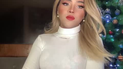 Snapshot of yvonne_guidotti chatting on 15, 12, 2024 Miss Cali online show from 15, 12, 2024