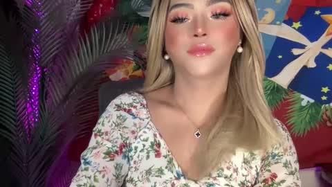 Snapshot of yvonne_guidotti chatting on 27, 12, 2024 Miss Cali online show from 27, 12, 2024