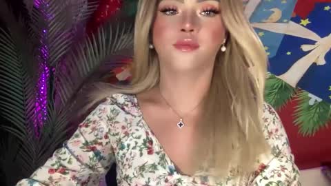 Snapshot of yvonne_guidotti chatting on 27, 12, 2024 Miss Cali online show from 27, 12, 2024