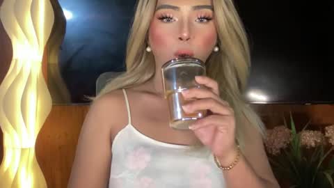 Snapshot of yvonne_guidotti chatting on 11, 1, 2025 Miss Cali online show from 11, 1, 2025