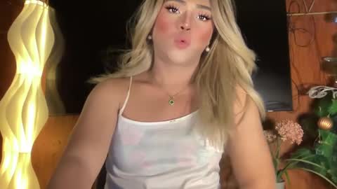 Snapshot of yvonne_guidotti chatting on 11, 1, 2025 Miss Cali online show from 11, 1, 2025