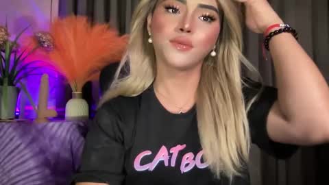 Snapshot of yvonne_guidotti chatting on 17, 1, 2025 Miss Cali online show from 17, 1, 2025