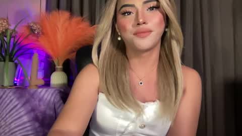 Snapshot of yvonne_guidotti chatting on 17, 1, 2025 Miss Cali online show from 17, 1, 2025