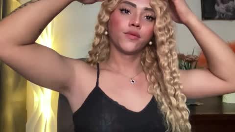 Snapshot of yvonne_guidotti chatting on 21, 1, 2025 Miss Cali online show from 21, 1, 2025