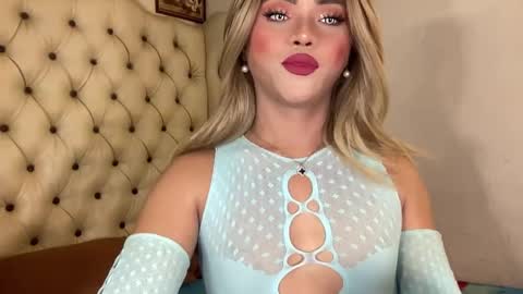 Snapshot of yvonne_guidotti chatting on 1, 2, 2025 Miss Cali online show from 1, 2, 2025