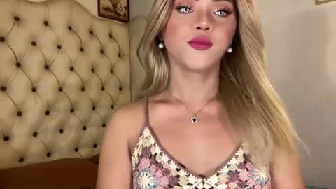 Snapshot of yvonne_guidotti chatting on 1, 2, 2025 Miss Cali online show from 1, 2, 2025